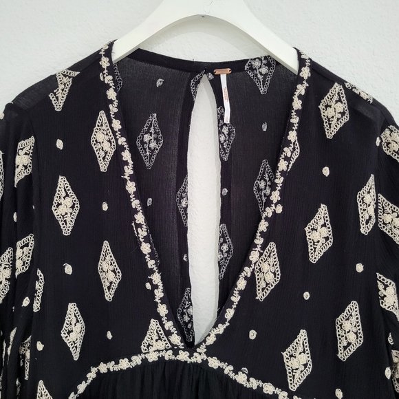 FREE PEOPLE Diamond Embroidered Bell Sleeve Top Black/White SZ L - Picture 5 of 10